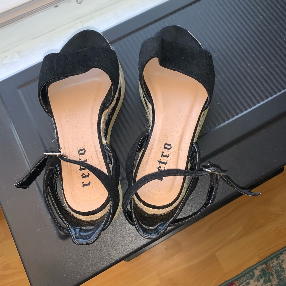 Retro Black and Tan Lac Up Platform Sandals. SUPER Cute, Size 8.5.